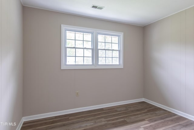 7324 White Pine Cir, Bristol, VA 24202 - unfurnished room featuring wood finished floors and baseboards