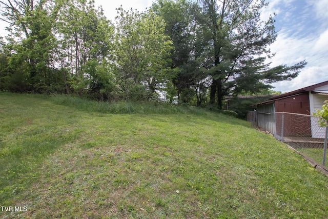 7324 White Pine Cir, Bristol, VA 24202 - view of green lawn