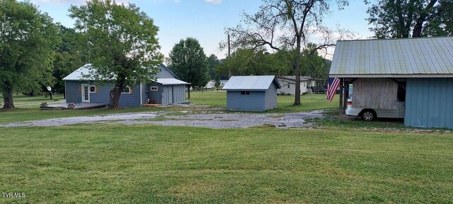 7780 Roy Rogers Dr, Whitesburg, TN 37891 - view of grassy yard featuring an outbuilding and a storage shed