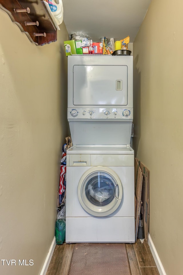 629 Buffalo Rd, Blountville, TN 37617 - washroom with stacked washer / dryer, wood finished floors, and baseboards