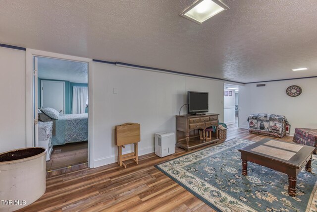 629 Buffalo Rd, Blountville, TN 37617 - living area with a textured ceiling, wood finished floors, and baseboards