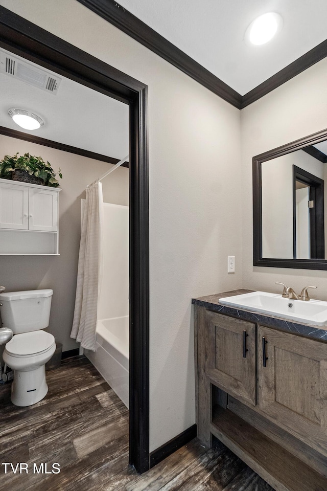 2551 Cedar Creek Rd, Russellville, TN 37860 - full bath featuring wood finished floors, crown molding, toilet, shower / bath combo with shower curtain, and baseboards