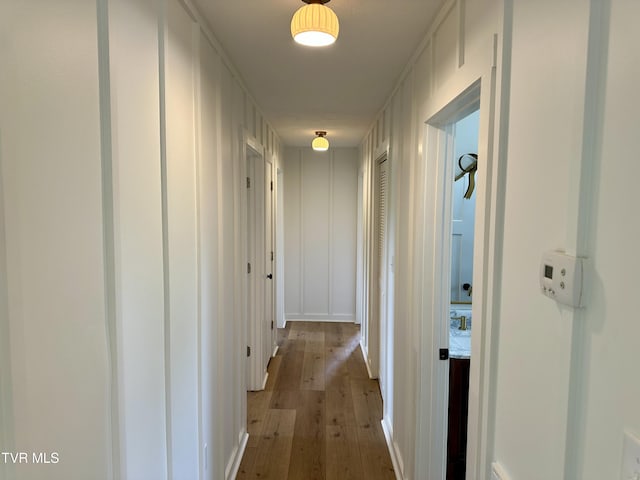 8467 Rich Valley Rd, Bristol, VA 24202 - corridor featuring light wood-style flooring and a decorative wall