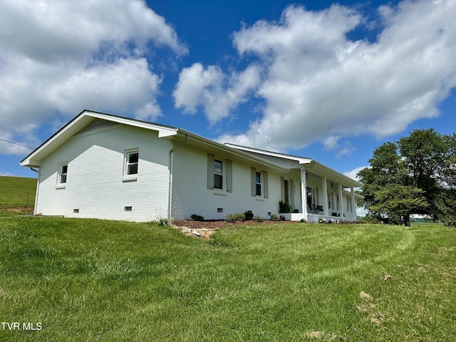 8467 Rich Valley Rd, Bristol, VA 24202 - back of property featuring crawl space, a lawn, a porch, and brick siding