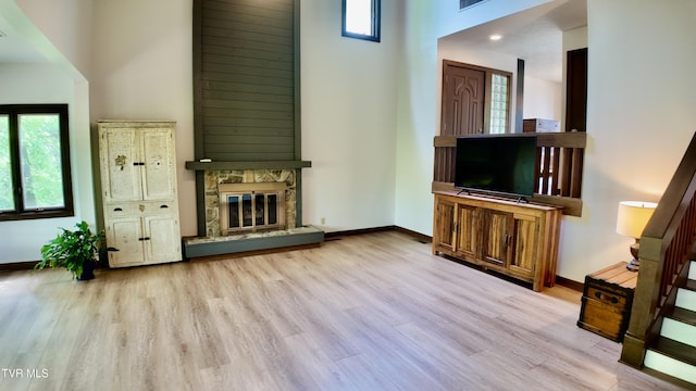 15 Crown Cir Unit 15, Kingsport, TN 37660 - unfurnished living room with a high ceiling, baseboards, and plenty of natural light