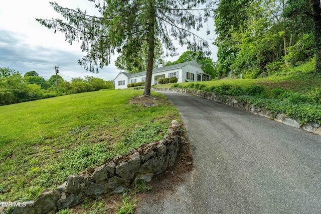 134 Parkland Dr, Bristol, VA 24201 - ranch-style home with a front yard and driveway