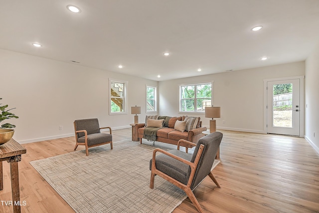 living area with recessed lighting, light wood-style flooring, and baseboards
