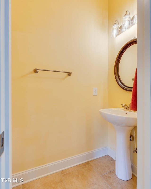 bathroom featuring baseboards and tile patterned floors