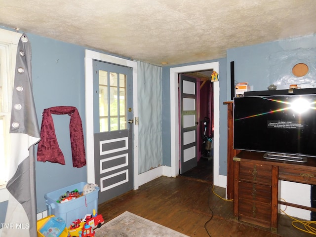 4314 Big Hill Rd, Pennington Gap, VA 24277 - entryway with wood finished floors, a textured ceiling, and baseboards