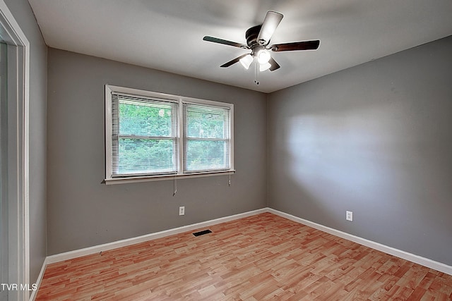 416 Ridgefields Rd, Kingsport, TN 37660 - spare room with light wood-style flooring, a ceiling fan, and baseboards