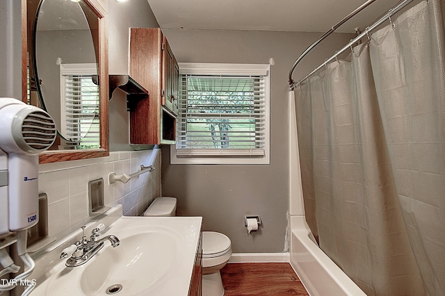 416 Ridgefields Rd, Kingsport, TN 37660 - bathroom with toilet, healthy amount of natural light, shower / bath combo, and vanity