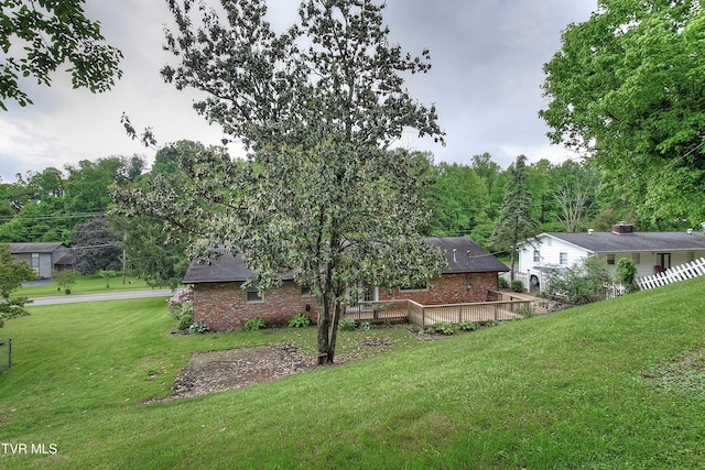 416 Ridgefields Rd, Kingsport, TN 37660 - view of grassy yard featuring a wooden deck