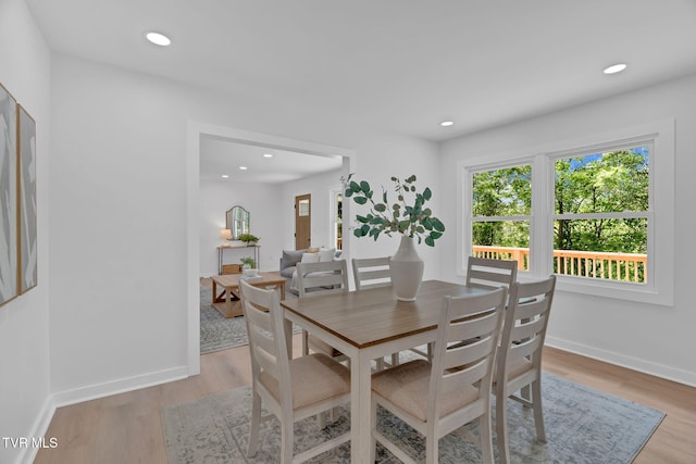dining space featuring light wood-type flooring, recessed lighting, and baseboards