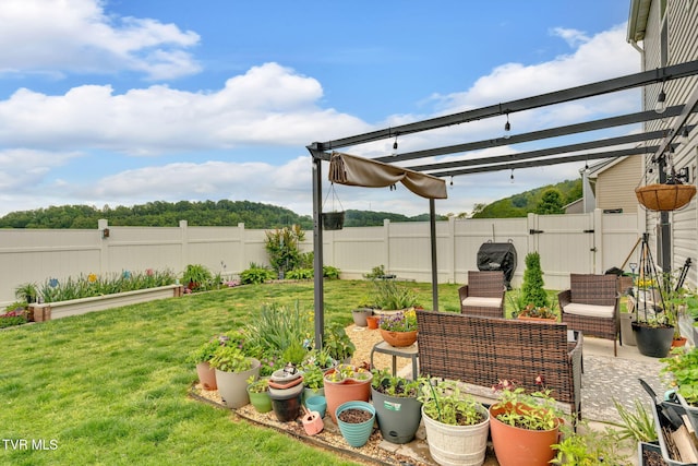 view of yard featuring a gate, a patio area, and outdoor lounge area