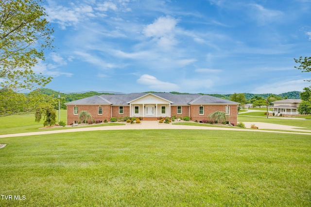20484 Lake Rd, Abingdon, VA 24211 - ranch-style house featuring brick siding and a front lawn