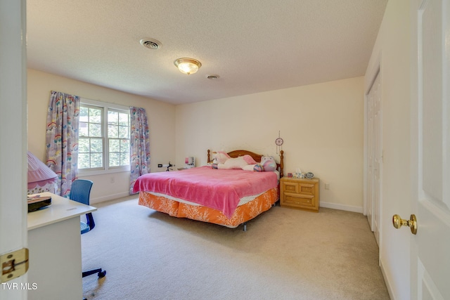 3502 Bondwood Cir, Johnson City, TN 37604 - bedroom with light colored carpet, baseboards, and a textured ceiling