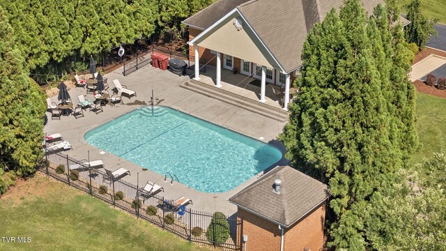 5 Fox Run Ln, Johnson City, TN 37604 - community pool featuring fence and a patio area