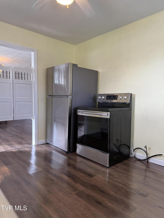 379 SW Oakland St, Abingdon, VA 24210 - kitchen with appliances with stainless steel finishes, ceiling fan, dark wood-type flooring, and baseboards