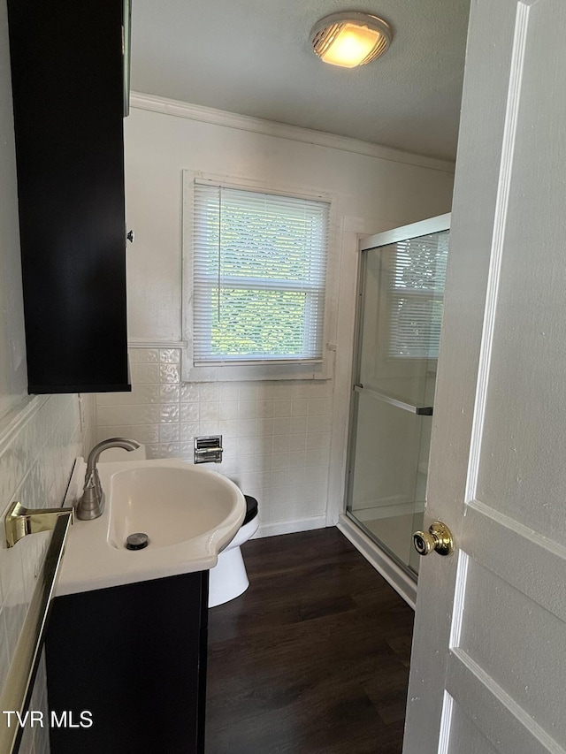 379 SW Oakland St, Abingdon, VA 24210 - full bath with a shower stall, wood finished floors, vanity, crown molding, and toilet