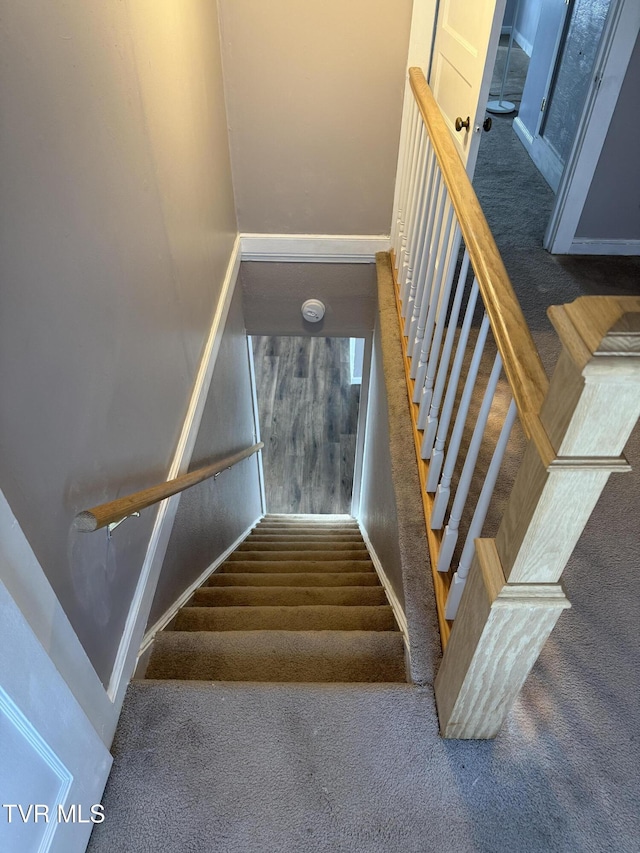379 SW Oakland St, Abingdon, VA 24210 - staircase with carpet