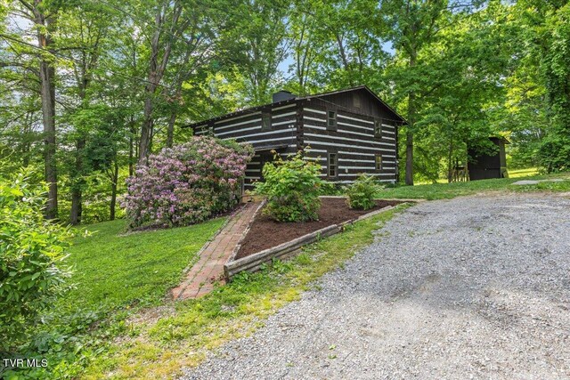 2318 Westwood St, Johnson City, TN 37604 - view of yard with an outbuilding