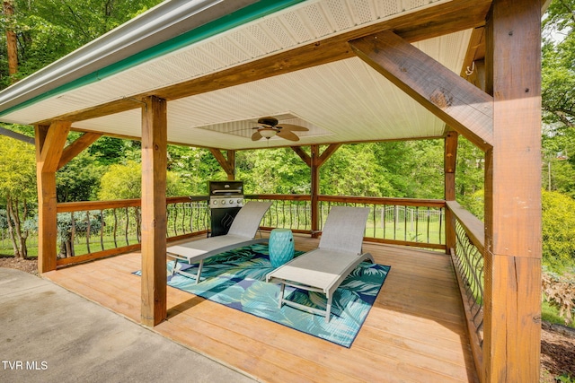 212 Old Castle Rd, Kingsport, TN 37660 - wooden deck with a ceiling fan