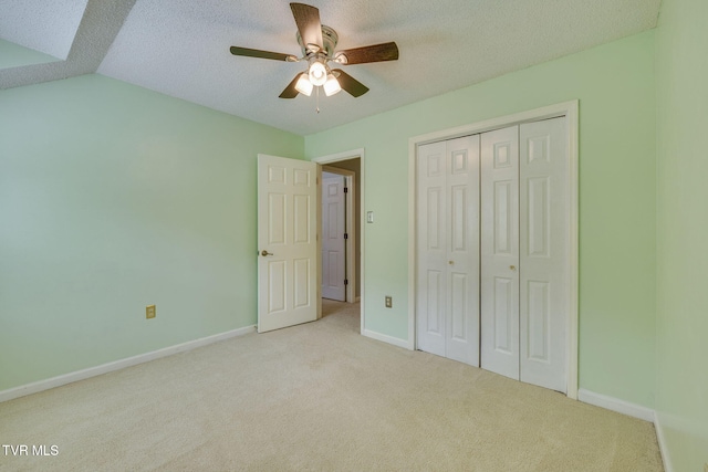 212 Old Castle Rd, Kingsport, TN 37660 - unfurnished bedroom featuring carpet flooring, a closet, baseboards, a textured ceiling, and a ceiling fan