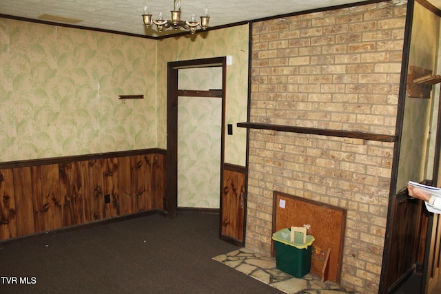 380 Oak Grove Rd, Johnson City, TN 37615 - unfurnished living room with a chandelier, a wainscoted wall, wallpapered walls, and ornamental molding