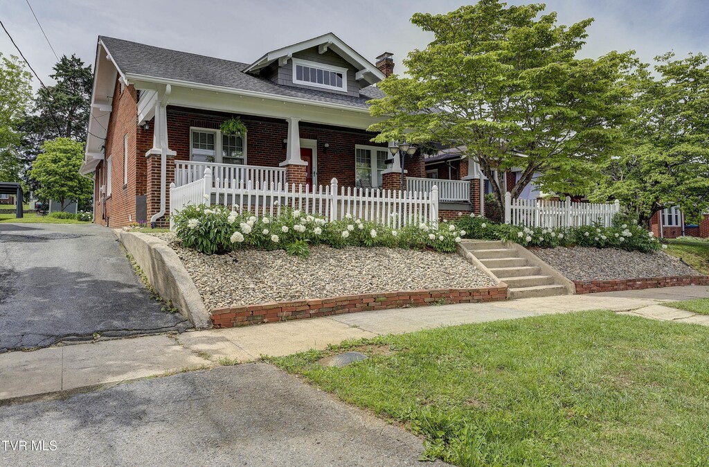 110 E I St, Elizabethton, TN 37643 - photo 1