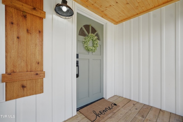 1225 Bristol View Dr, Bristol, VA 24201 - entrance to property featuring board and batten siding