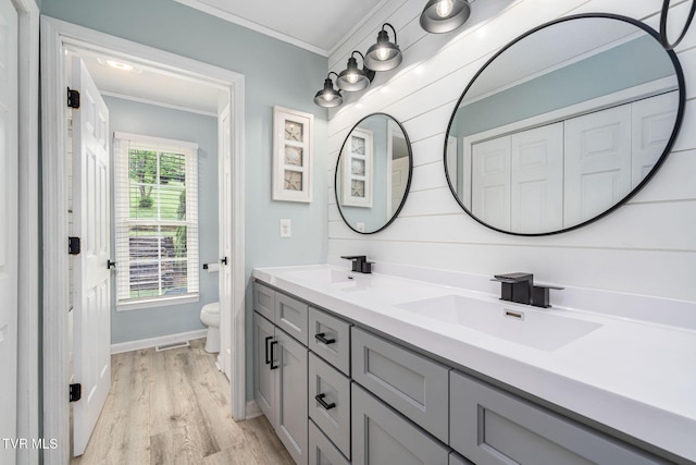 522 Crook St, Hampton, TN 37658 - bathroom with toilet, crown molding, wood finished floors, double vanity, and baseboards