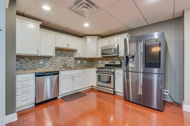 1001 Willows Trace Dr, Johnson City, TN 37601 - kitchen with stainless steel appliances, a sink, white cabinetry, light wood-type flooring, and recessed lighting