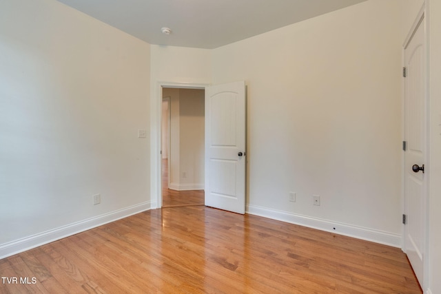 1001 Willows Trace Dr, Johnson City, TN 37601 - spare room featuring light wood-style flooring and baseboards