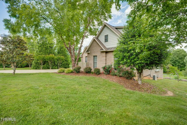 1001 Willows Trace Dr, Johnson City, TN 37601 - obstructed view of property with a front lawn and brick siding
