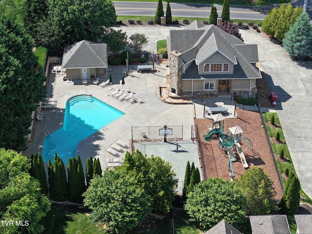 1001 Willows Trace Dr, Johnson City, TN 37601 - aerial view of property and surrounding area featuring a pool area