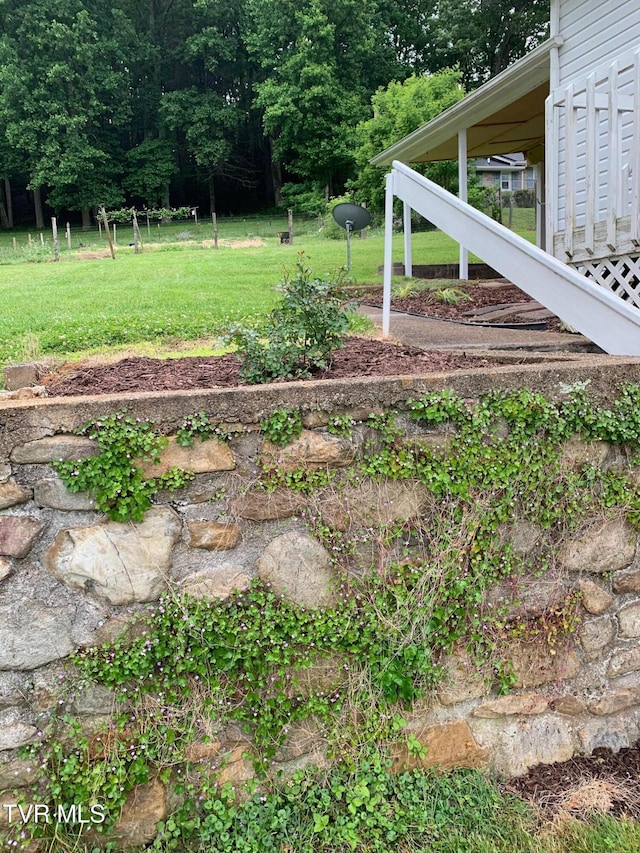 626 N Mohawk Dr, Erwin, TN 37650 - view of green lawn