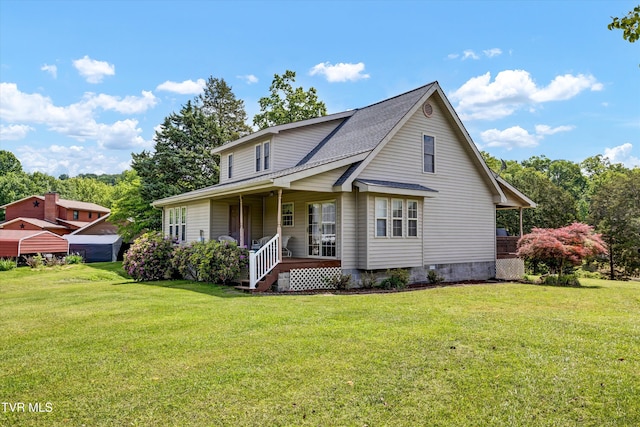 view of front of house featuring a porch, a front lawn, and crawl space