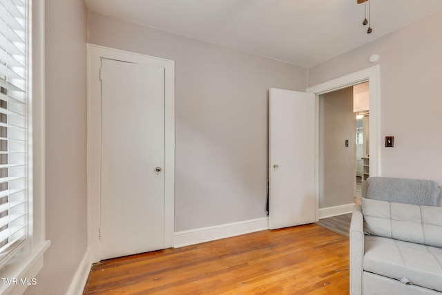 1462 Valley St, Kingsport, TN 37660 - living area featuring light wood-style flooring and baseboards