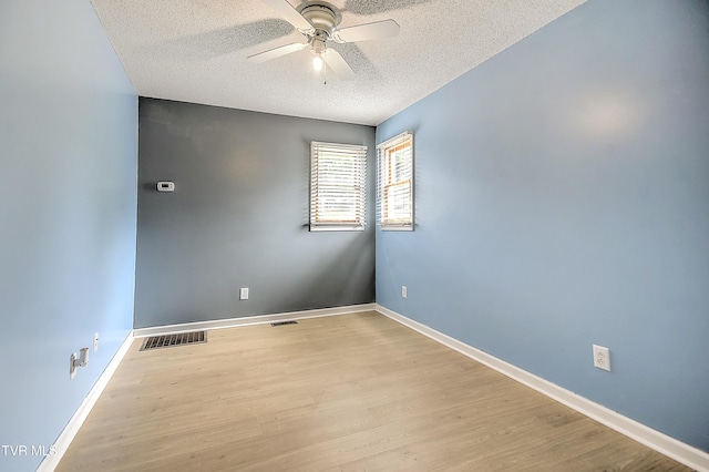 476 Sportsman Dock Rd, Piney Flats, TN 37686 - spare room with a textured ceiling, a ceiling fan, light wood-style floors, and baseboards