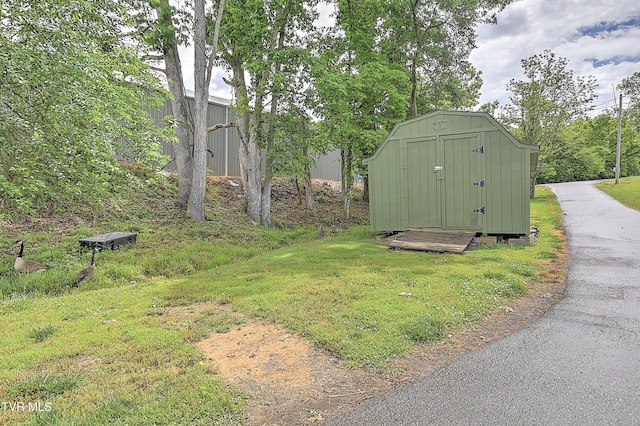 476 Sportsman Dock Rd, Piney Flats, TN 37686 - view of yard with a shed and an outbuilding
