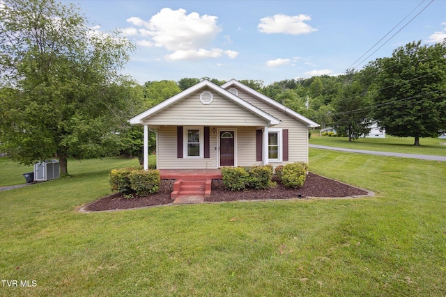 1700 Ridgeway Dr, Kingsport, TN 37664 - bungalow-style home featuring a porch and a front lawn