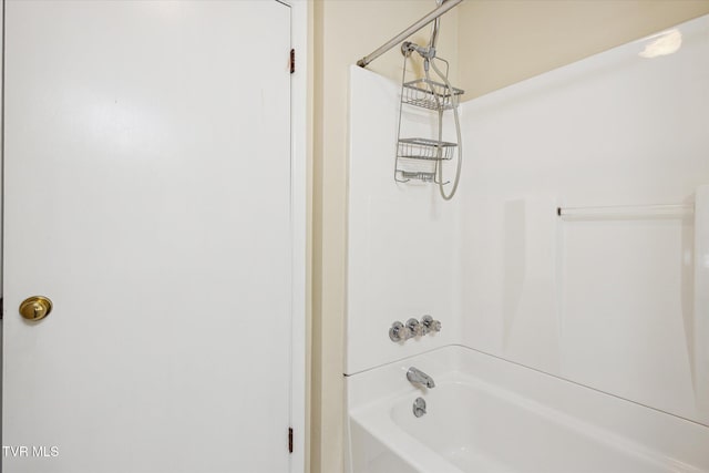 1700 Ridgeway Dr, Kingsport, TN 37664 - full bathroom featuring washtub / shower combination