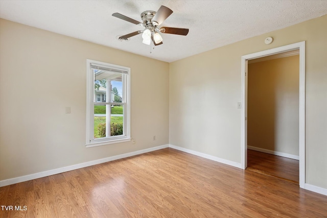 1700 Ridgeway Dr, Kingsport, TN 37664 - unfurnished room featuring light wood-type flooring, baseboards, ceiling fan, and a smoke detector