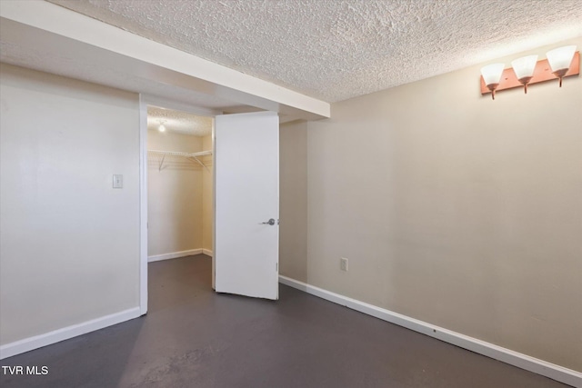 1700 Ridgeway Dr, Kingsport, TN 37664 - finished basement featuring a textured ceiling and baseboards