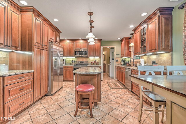 2309 Oxford Ct, Kingsport, TN 37660 - kitchen with stainless steel appliances, backsplash, recessed lighting, pendant lighting, and a center island