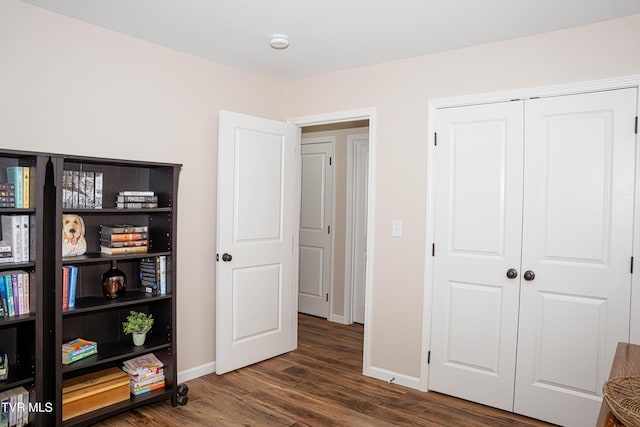 unfurnished room with dark wood-style floors and baseboards