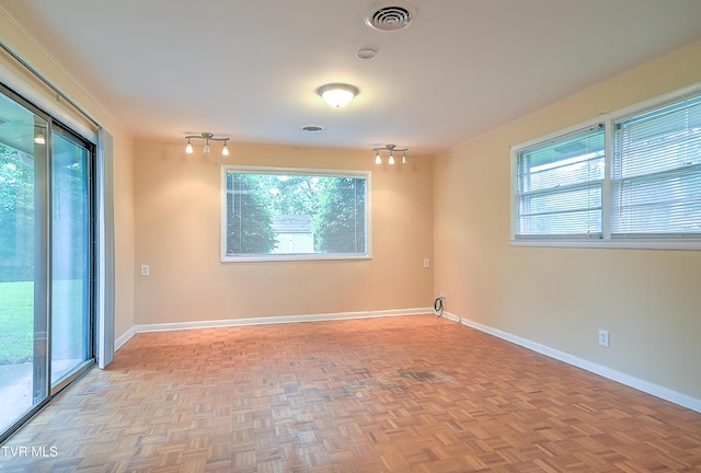 441 High Ridge Rd, Kingsport, TN 37660 - unfurnished room featuring plenty of natural light and baseboards