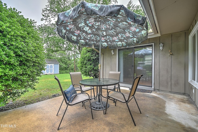 441 High Ridge Rd, Kingsport, TN 37660 - view of patio featuring outdoor dining space, a shed, and an outdoor structure