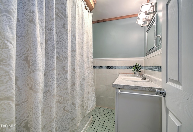 441 High Ridge Rd, Kingsport, TN 37660 - bathroom featuring vanity, a wainscoted wall, tile walls, and a shower with curtain