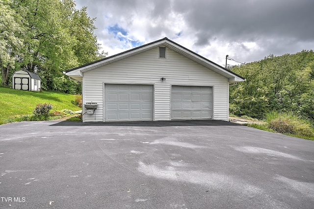 18505 Ironwood Loop, Abingdon, VA 24210 - detached garage featuring a shed